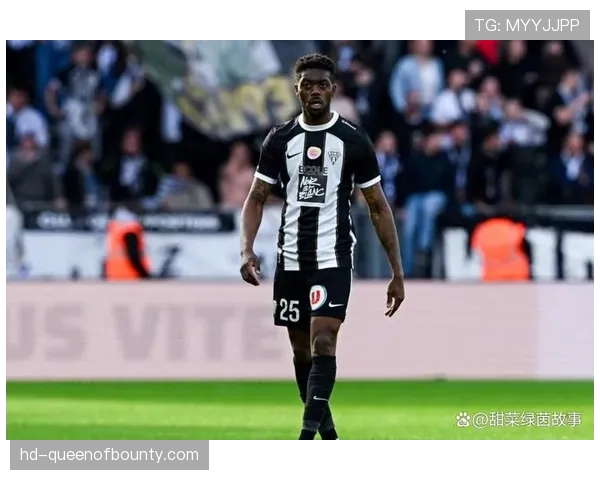 昂热球员巴奥申直接任意球破门,打入本赛季法甲最佳进球候选 昂热球员巴奥申直接任意球破门,打入本赛季法甲最佳进球候选